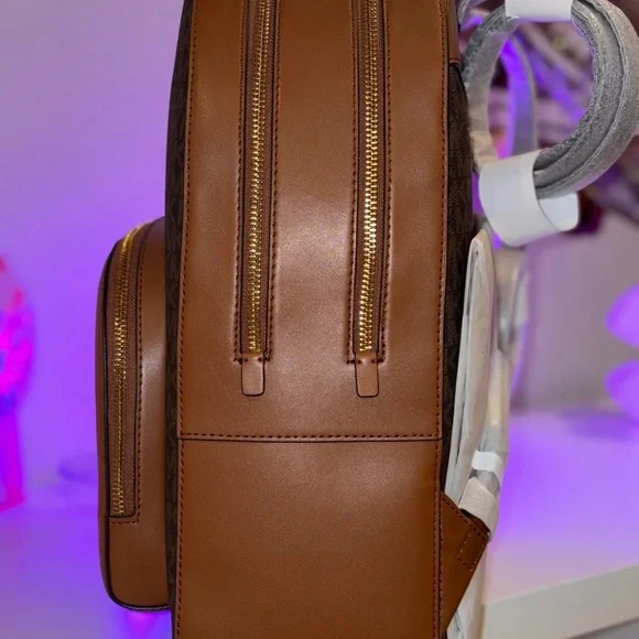 🏷️ NWT Michael Kors Jaycee MD Zip Pocket Backpack-Brown Signature MK Logo Luxe - Picture 4 of 15